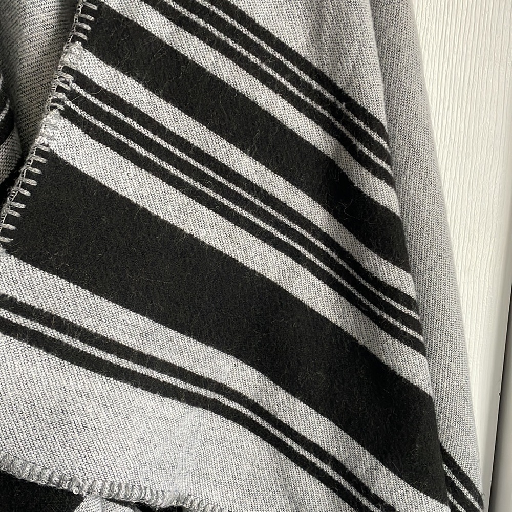 Poncho - Picture 2 of 2